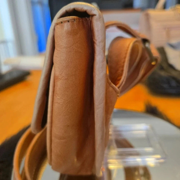 Genuine Leather crossbody purse - Picture 4 of 7